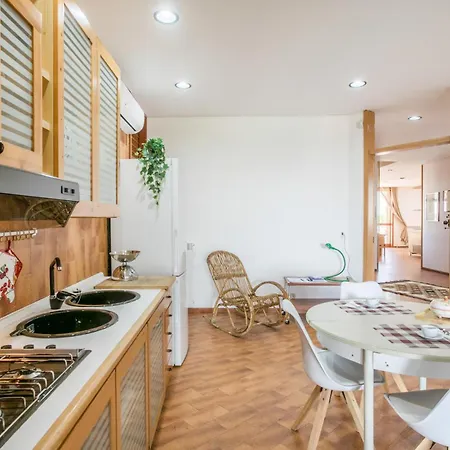 Lovely In With House A Panoramic View Comiso